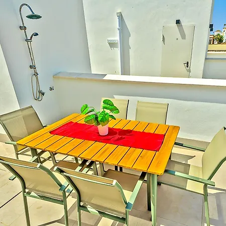 Holiday home Jacuzzi & Pool House W Rooftop Terrace, Garden Bbq