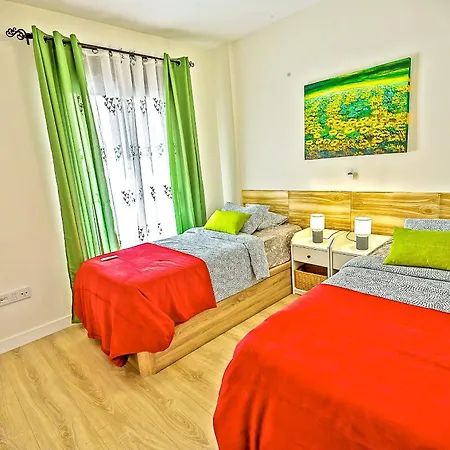 Jacuzzi & Pool House W Rooftop Terrace, Garden Bbq Holiday home