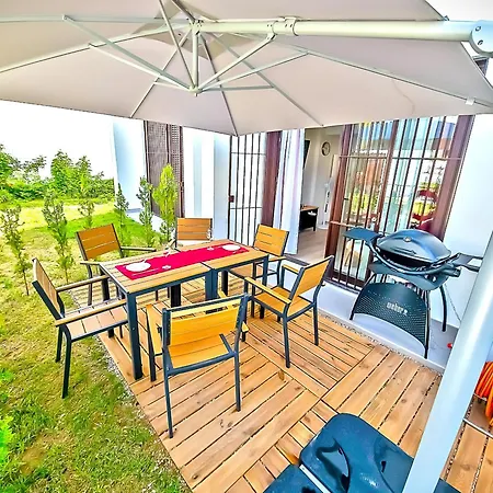 Holiday home Jacuzzi & Pool House W Rooftop Terrace, Garden Bbq *
