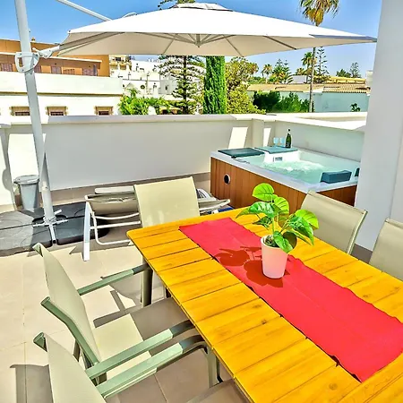 Jacuzzi & Pool House W Rooftop Terrace, Garden Bbq Holiday home